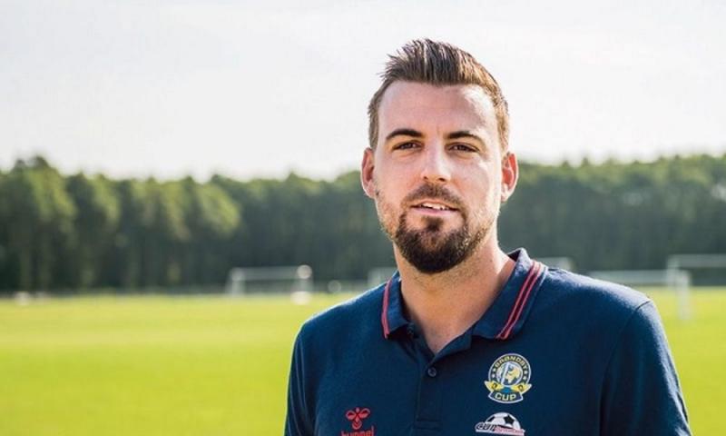 Cầu thủ chân dài nhất thế giới là Simon Kristian Bloch Jørgensen